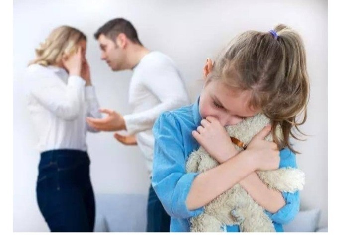Boşanmış aile çocuğu olmak çocukların psikolojisini nasıl etliler?