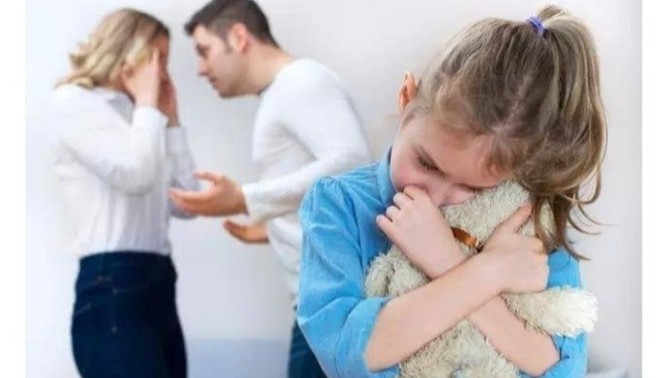 Boşanmış aile çocuğu olmak çocukların psikolojisini nasıl etliler?