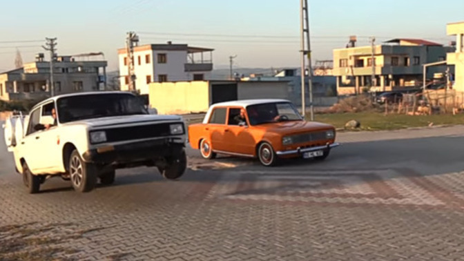 Aşağıdaki arabanın adını bilen var mı acaba?