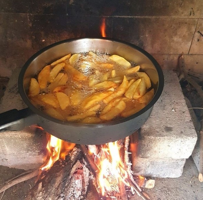 Odun ateşinde yapılan yemeklerin daha lezzetli olduğunu düşünüyor musunuz?