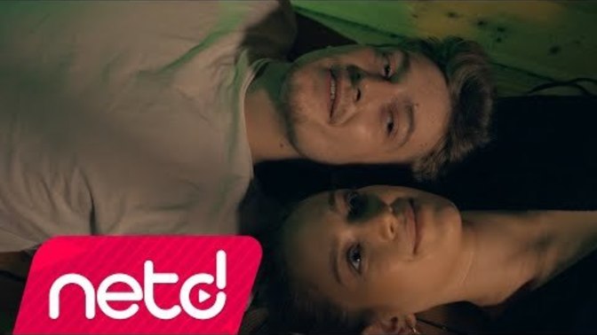 Geceye bir şarkı bırakıyorum , dinler misin?