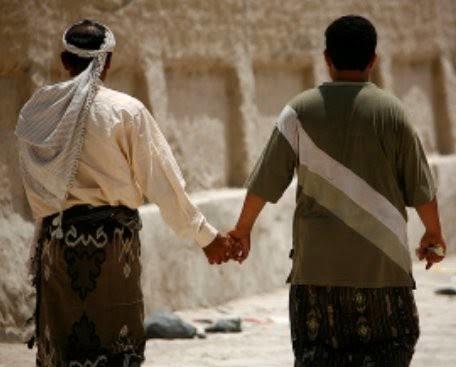 Geri kalmış ülkelerde erkeklerin el ele gezmesi? Bromance mi yoksa kadınsızlıktan kafayı mı yemişler?