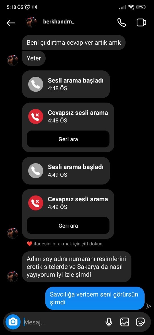 Cevap vermediğim için beni tehtid ediyor yapar mı böyle bişey?