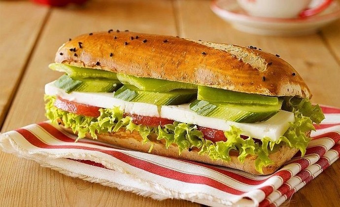En lezzetli sandviç için sana göre olmazsa olmaz malzeme nedir?