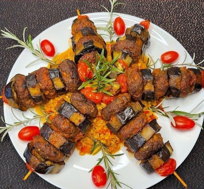 Yemek yapma konusunda yetenekli olduğunu düşünüyor musun?