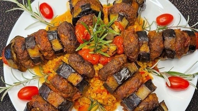 Yemek yapma konusunda yetenekli olduğunu düşünüyor musun?
