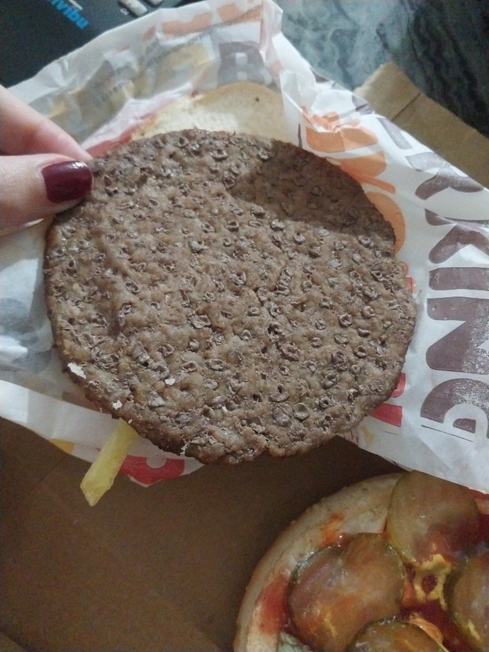 Burger king köftesi bu görüntü normal mi?