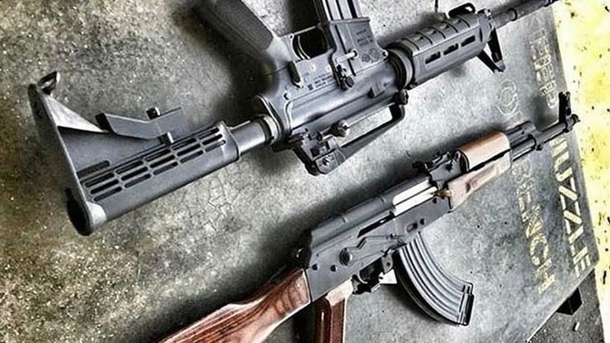 Ak47 vs. M4a1 Counter-strike oyununda en çok hangi silahı tercih ederdiniz?