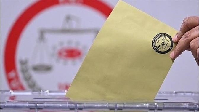 Seçimde oyunuzu eşiniz/sevgiliniz ne derse ona verir miydiniz?
