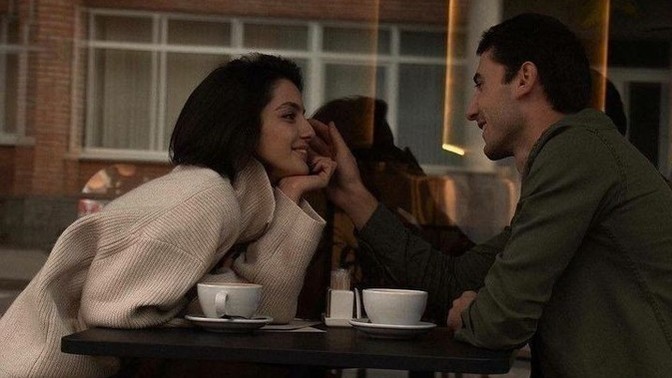 İlk buluşmaya makyajsız gelen kız doğal güzel mi, bakımsız mı?