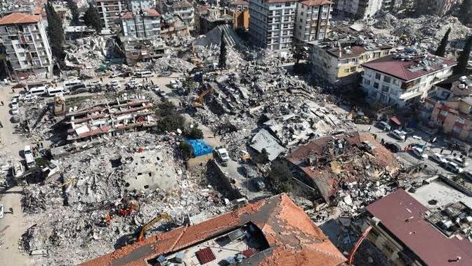 Hataylı bir depremzede olarak  Ankara 'ya taşındık ve oyumuzu Mansur Yavaşa verdik 8 kişiyiz. Sizce Mansur Yavaş kazanır mı?