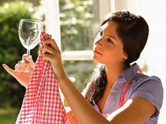 Yemekte salatasına kadar ayıran kızdan olur mu?