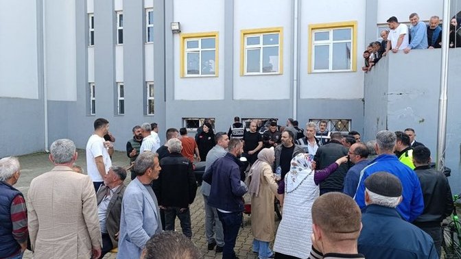 Oy kullanma sırasında bazı şehirlerde kavga çıkmış. İnsanlar neden oy için kavga eder ki?