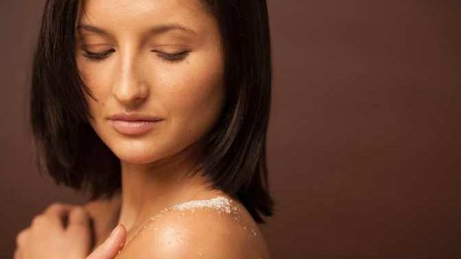 Duşta vücut peelingini ne sıklıkla ve ne için kullanıyorsunuz?