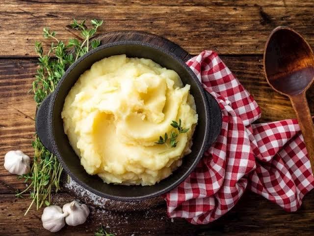 Patates püresinin yanına ne yakışır?