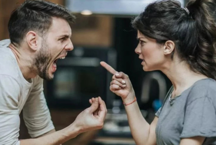 İkili ilişkilerinde yöneten mi yoksa yönetilen mi tarafsın?