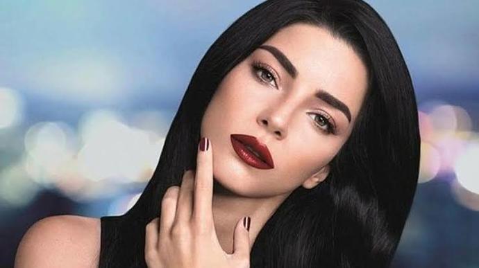 Siyah rujla mı her gidilmez kırmızı rujla mı?
