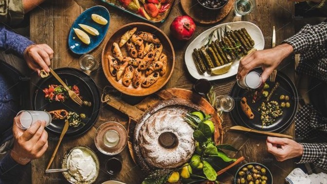 Dünya mutfağından bir ülkenin yemeklerini öğrenmek için bir seyahat planın olsa, hangi ülkeyi seçerdin?