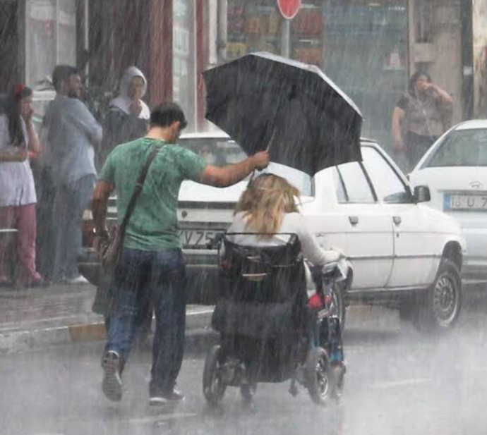 Şartlar ne olursa olsun, insanların içindeki iyiliği görme eğilimin var mı?