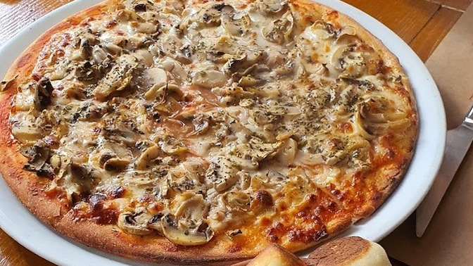 Bir adet pizzaya içecek hariç 750 TL ödedi erkek arkadaşım. Sizce ondan pizza isteyerek ayıp mı ettim bu ekonomik şartlarda?