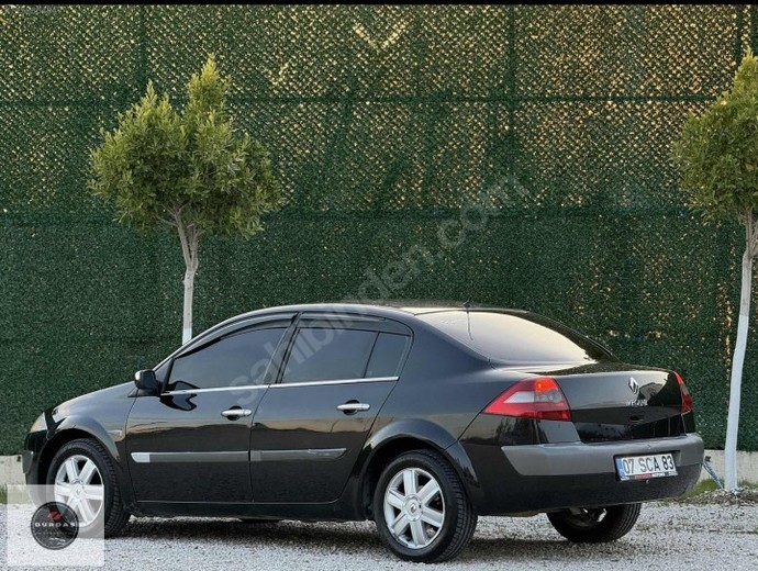 Renault Megane 2 Nasıl Otomobil Sizce tasarımını başarılı buluyor musunuz Sedan mı hatchback mı?