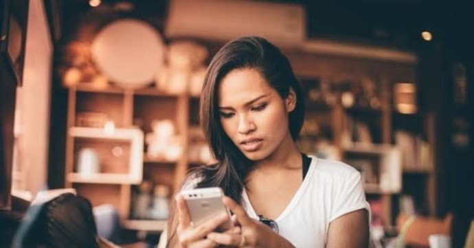 Eşinizin/sevgiliniz cep telefonunu karıştırırmısınız?