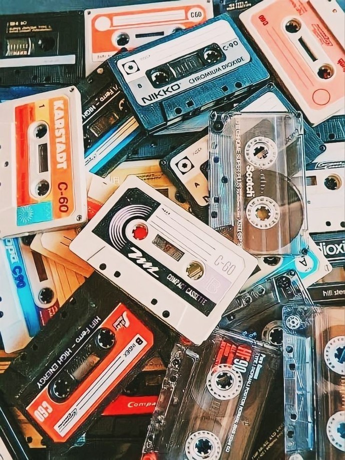 90lık kasete ilk sıraya hangi şarkıyı koyarsanız?