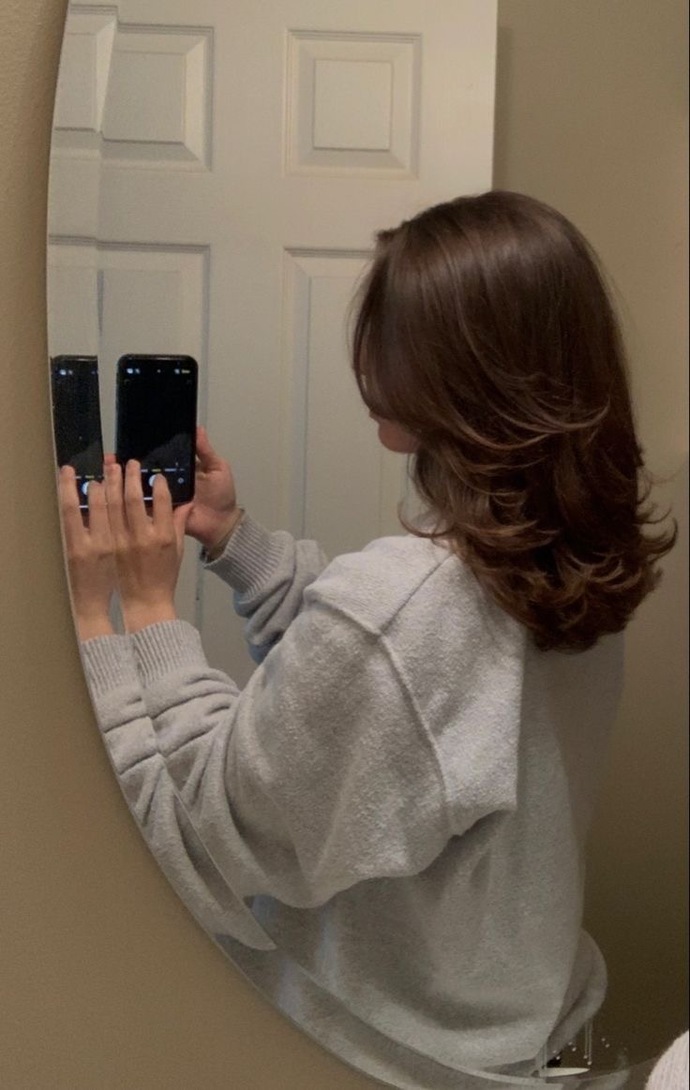Sizce saçımı kestirsem yaklaşık kaç dakika sonra pişman olup ağlarım💇🏻♀️?