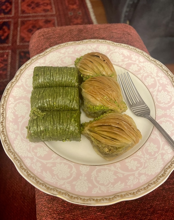 Fıstık sarma mı, midye baklava mı?