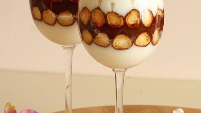 Alkol bardaklarında tatlı servis edilir mi?