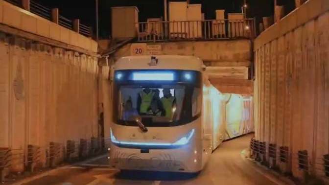 İstanbul'da elektrikli ve sürücüsüz otonom yeni nesil metrobüs testleri yapılıyormuş. Güvenip biner miydiniz?