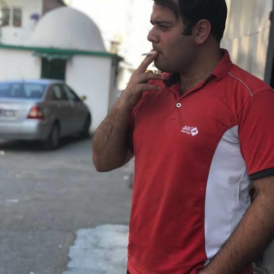 Bu kargo pantolonun üstüne ne yakışır?