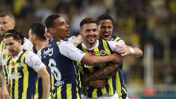 Fenerbahçe - Adana Demirspor maçı bitti Fenerbahçe Şampiyonluğa feci kafayı takmış durumda maç nasıldı sizce?