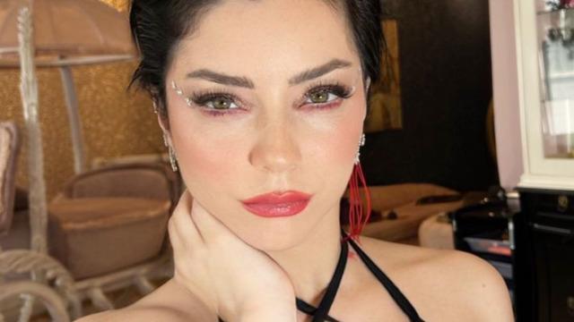 Kadınlar sade makyaj mı yapmalı, gösterişli mi?