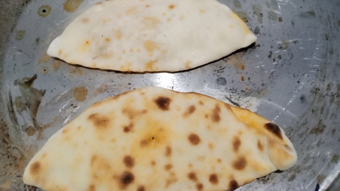 Herkes uyurken benim bu saatte kalkıp gözleme yapmam hamaratlık mı yoksa delilik mi 😬?