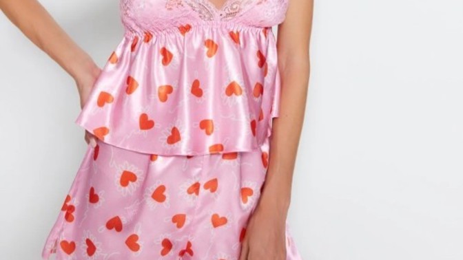 1 gece sevgilimle kalacağız hangi pijama daha tatlı?