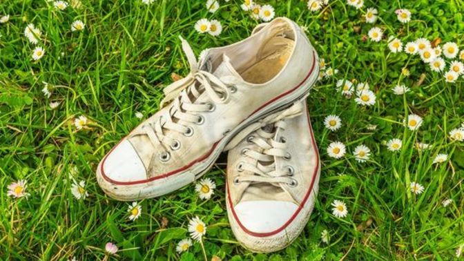 Beyaz converse nasıl temizlenir?
