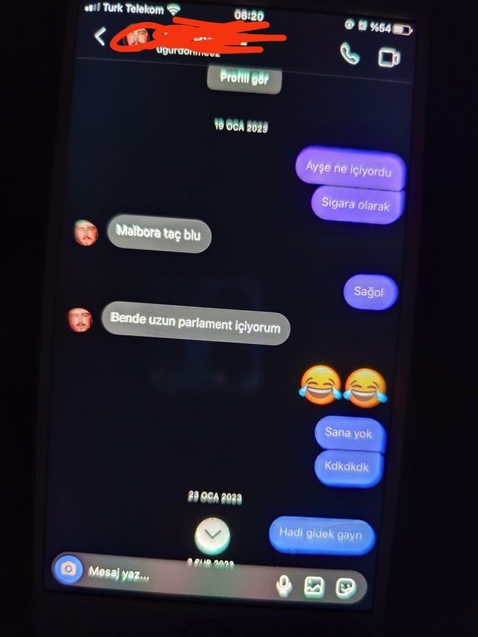 Sizce kız arkadaşının kocasiyla geçen bu diyaloğu benmi abartiyorum?