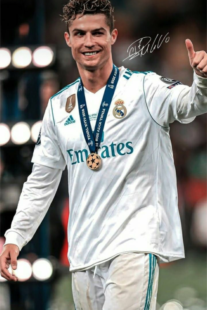 Kızlar, Ronaldo sizce yakışıklı mı?