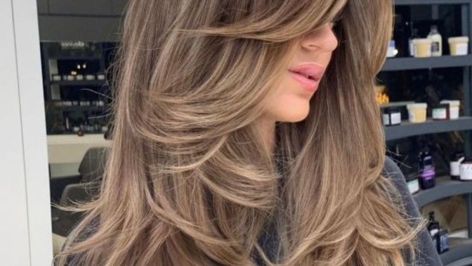 Saçımı senelerdir uzun kullanıyorum ve hep düz kesim yaptırıyorum beğendiğim bir saç modeli var bu modeli kestiren var mı?