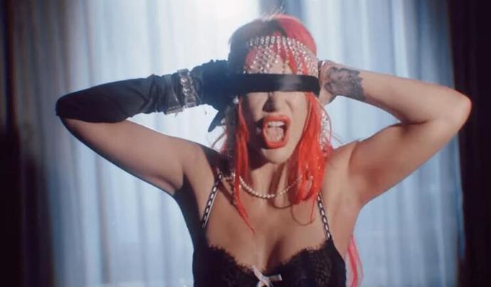 Hande Yener Benden bir tane daha yok sözleri nedir? Şarkıyı seviyor musunuz?