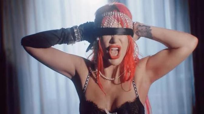 Hande Yener "Benden bir tane daha yok" sözleri nedir? Şarkıyı seviyor musunuz?