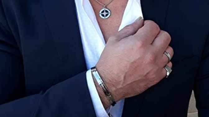 Sizce erkeklere kolye yakışıyor mu?
