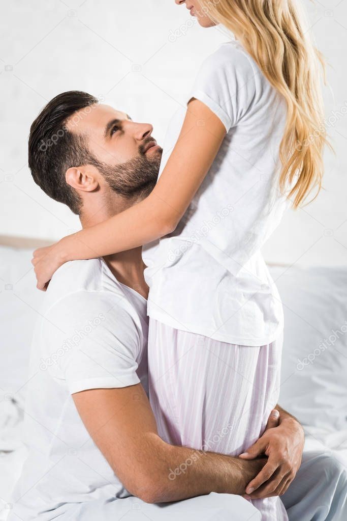 Eşiniz veya sevgiliniz sizden 3 defa ardı ardına cinsellik isteseydi tepkiniz nasıl olurdu, mutlu olur muydunuz?