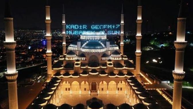 Bu gece bin aydan daha hayırlı olan Kadir Gecesi! İçinizde bir burukluk var mı?