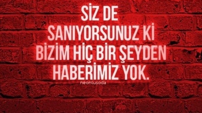 Bize gerçekleri söyleyen insanları sevmeyip neden yalanlarla bizi oyalayan insanları seviyoruz?