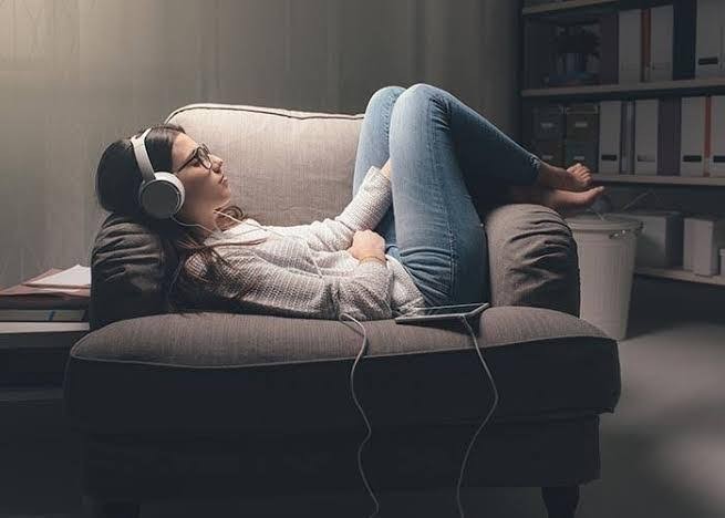 Geceleri müzik dinleyerek uyuma alışkanlığınız var mı?