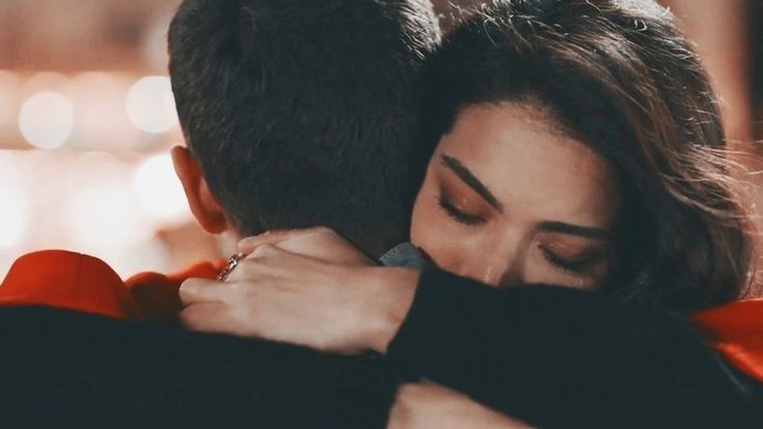 Sevdiğiniz insana en son ne zaman sarıldınız?
