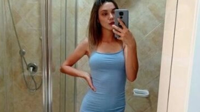 Ölen eşimin arkadaşı ile buluşmak için nasıl elbise?