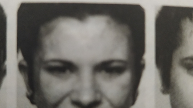 Bu fotoğraftaki kadının yüzündeki duyguyu biraz anlatır mısınız?